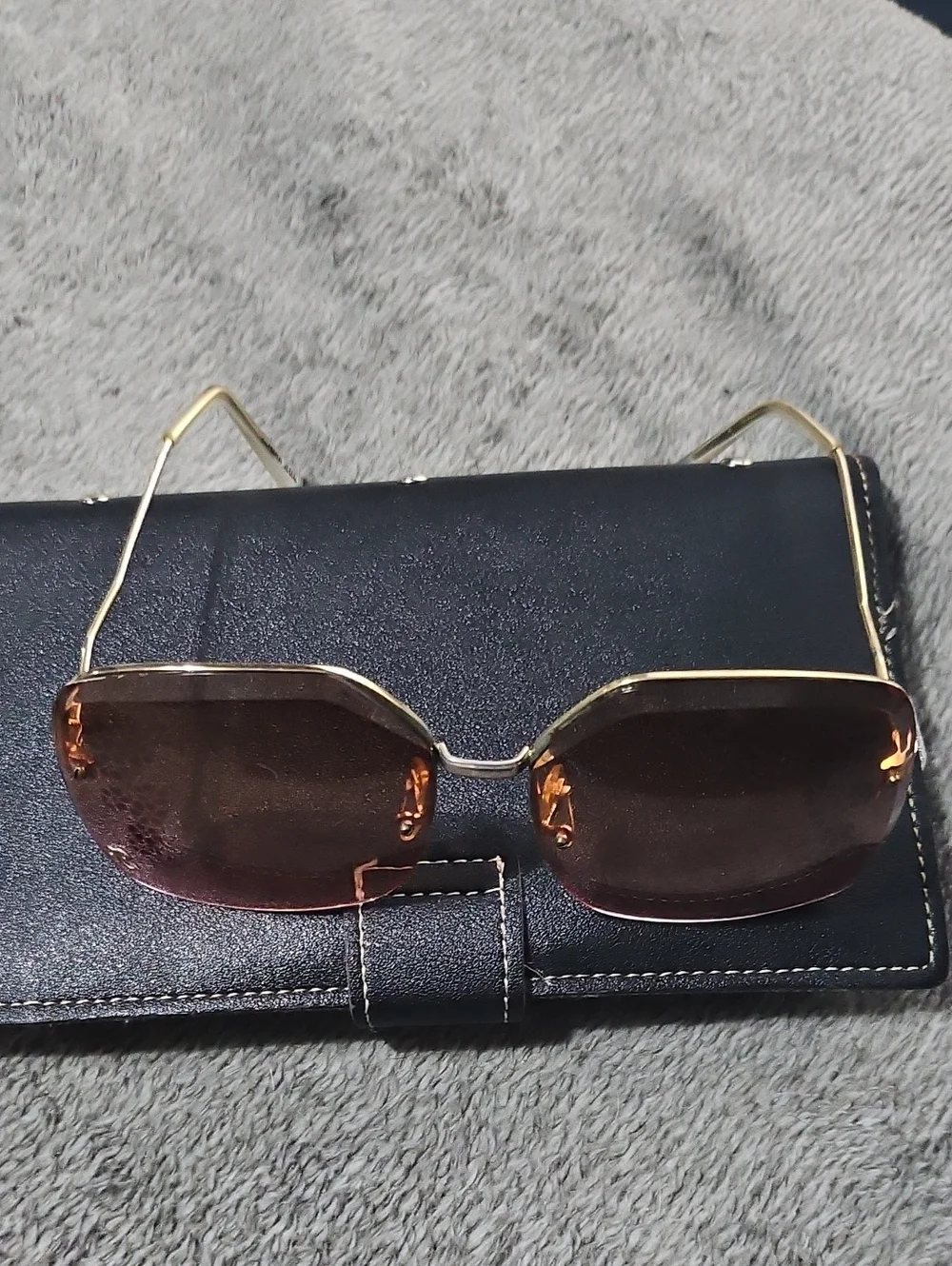 Womens Very Vintage Womens Etched Sunglasses